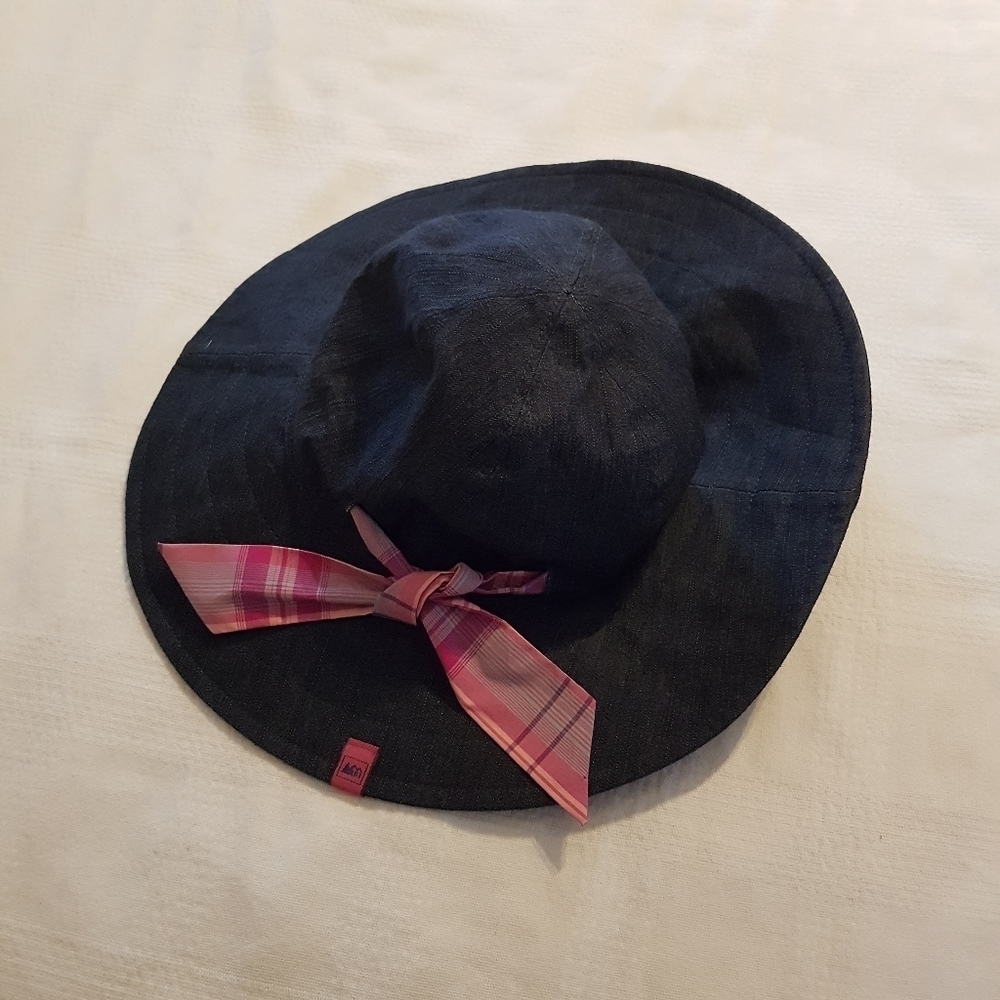 REI wide brimmed girls sun hat 7-14 years blue purple
